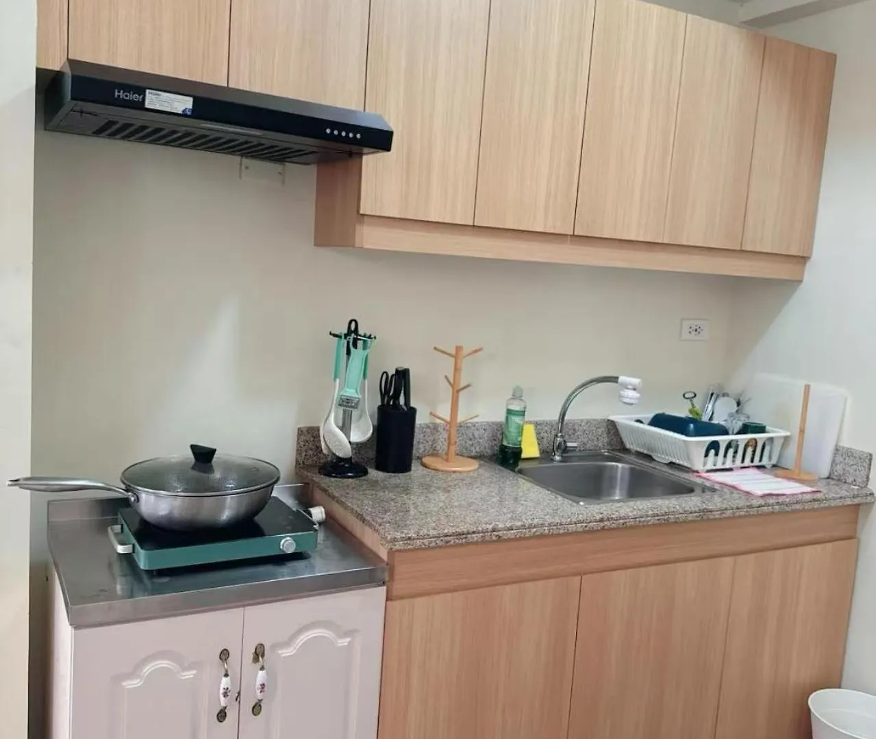 Brixton Place 2815 Weston Tower Pasig City Hotell