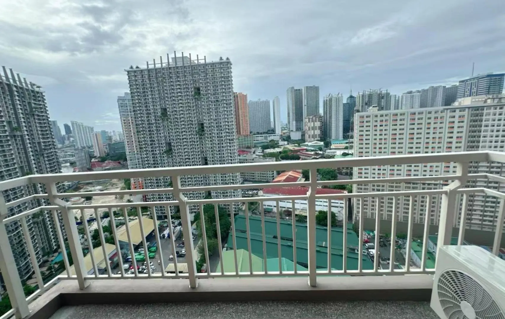 Brixton Place 2815 Weston Tower Manila Philippinen